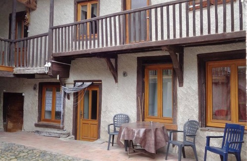 Saint-Germain-Laval Cottage | Cozy 2-Bedroom Cottage with Garden, Wi-Fi, BBQ, and Modern Amenities in Saint-Germain-Laval
