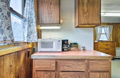 Franconia Cottage | Cozy Franconia Cottage w/Community Pool & Hot Tub
