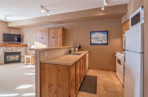 Silver Star Mountain Condo | Cozy Fully-equipped studio condo at Creekside - pet friendly!