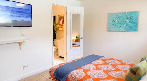 Lake Ridge House | Cozy Garden Bungalow - Pets/Parking/Beach