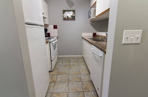 Canmore House | Cozy gateway downtown - Pet Friendly