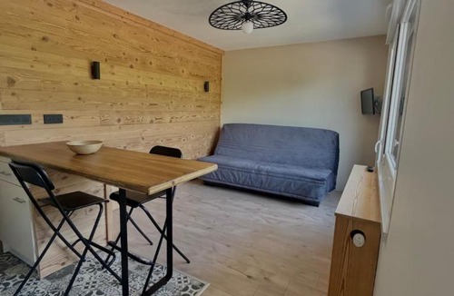 Morillon House | Cozy getaway between lake mountain