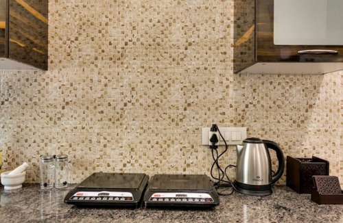 Block A House | Cozy Getaway: Clean and modern! Breakfast Included !