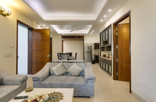 Block A House | Cozy Getaway: Clean and modern! Breakfast Included !