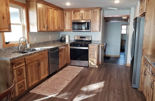 Maple Lake Cabin | Cozy Getaway + Firepit + Lake + Relaxing Anytime + Peaceful Nights + Perfect