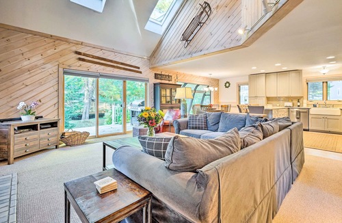 West Dover Cottage | Cozy Getaway: Private Hot Tub, Near Skiing!