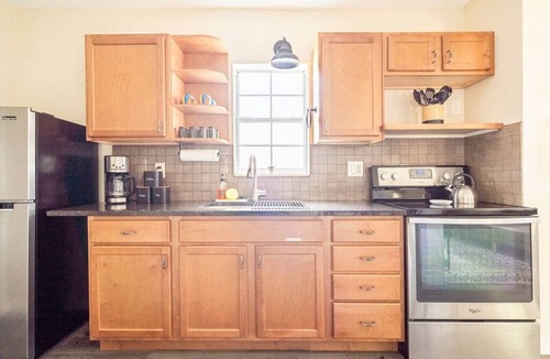 Lincolnville Apartment | Cozy Getaway Steps from Historic Downtown with Parking