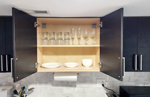 Petworth Apartment | Cozy Getaway with Modern Look & Free Private Parking.