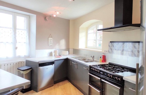 Royallieu Village Cottage | Cozy gîte with terrace in Compiègne, near city center