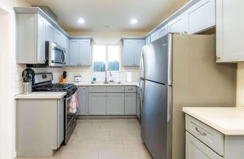 Glendora House | Cozy Glendora Home Walk to Route66 Near Disneyland