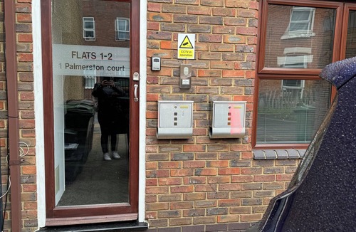 Sutton Central Apartment | Cozy Ground Floor Flat in Sutton with Parking Space free and Pets Friendly