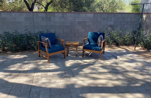 Blenman-Elm House | Cozy Guest House, 1BR, AC, Pets OK, Enclosed yard, New remodel