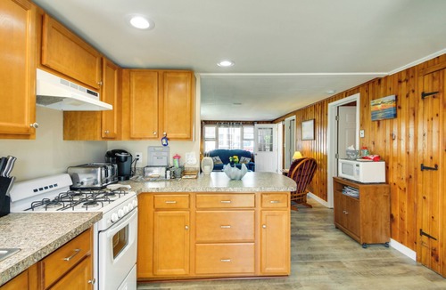 Hampton Cottage | Cozy Hampton Cottage Near Marina & Nightlife