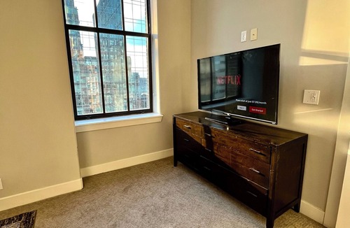 Downtown Baltimore Apartment | Cozy Harbor-View 1BR – December Move-In Special