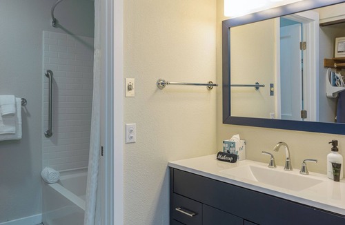 Rosario Hotel | Cozy Harborside Stay | Secluded Orcas Island Getaway- Harborside 2343