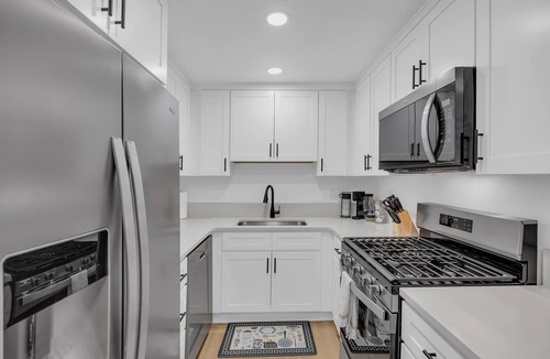 West University House | Cozy Haven/3 Baths/Sleeps 10