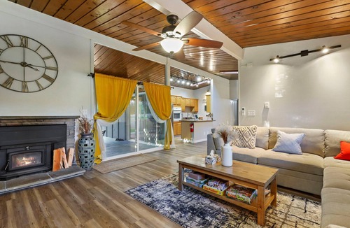 Naval Base Kitsap - Bangor House | Cozy haven with hot tub & AC near Bangor base and hospital in Silverdale