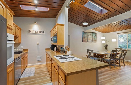 Naval Base Kitsap - Bangor House | Cozy haven with hot tub & AC near Bangor base and hospital in Silverdale