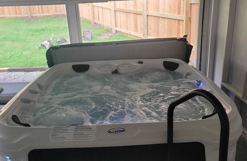 Middletown House | Cozy Hershey-Harrisburg Hideout w Hot-tub.