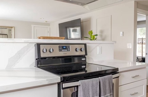 Bryn Mawr-Skyway House | Cozy hidden gem, 2-bedroom house minutes from Seattle. Home away from home