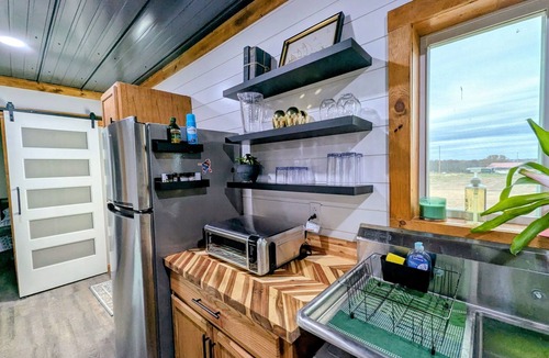 Jackson County Cabin | Cozy Hideaway in Rustic Container Home on Peaceful 10 Acres - Fire pit & Hot tub
