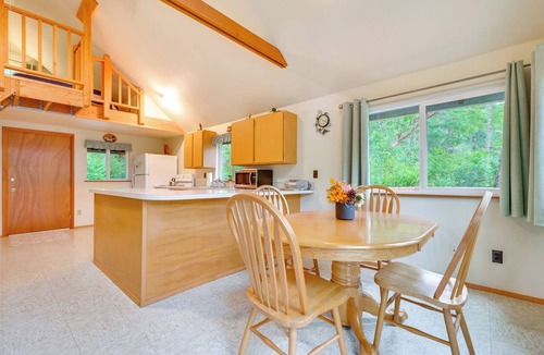Longbranch Apartment | Cozy Hideaway on Key Peninsula w/Serene Views!