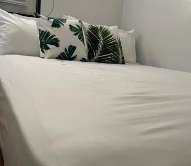 Taytay Apartment | Cozy Hideout-Free Parking, Netflix & Arcade Games