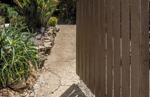 Stinson Beach House | Cozy Hillside Cottage with Fenced Garden