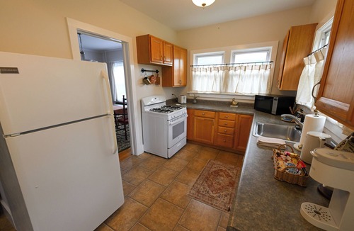 Hyde Park House | Cozy Historic Hyde Park Cottage - Near CIA & River