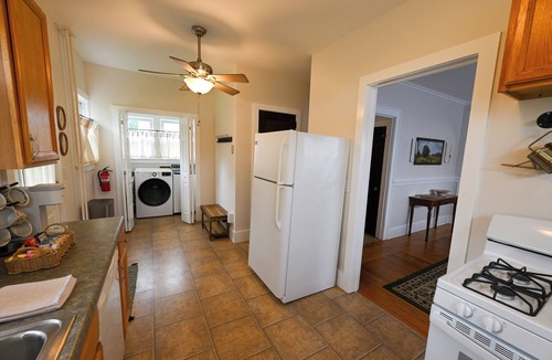 Hyde Park House | Cozy Historic Hyde Park Cottage - Near CIA & River