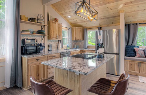 Paola Cottage | Cozy Historic Schoolhouse w/Hot Tub + Views