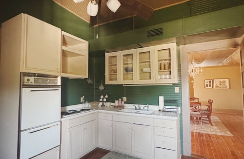 Lorena House | Cozy Historic Stay with Antique Charm in Old Town Lorena, off I35 and near Waco
