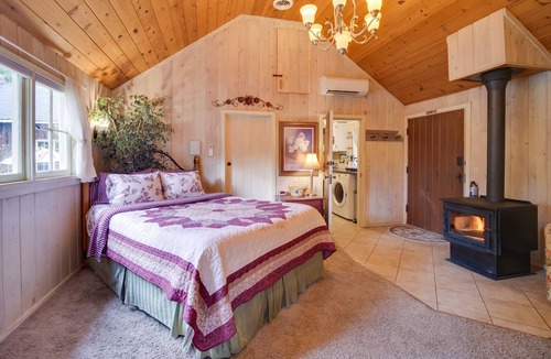 Wolf Creek Cabin | Cozy, Historic Wolf Creek Cabin Near Hiking