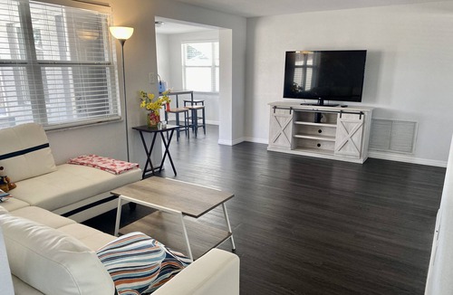 Holiday House | Cozy Holiday 2 Bedroom Single House - Short & Long Staycation