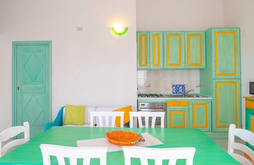 Porto Pollo Apartment | Cozy Holiday Apartment "Conchiglia Verde" with Balcony, Sea View & Wi-Fi