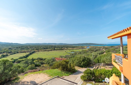 Porto Pollo Apartment | Cozy Holiday Apartment "Conchiglia Verde" with Balcony, Sea View & Wi-Fi