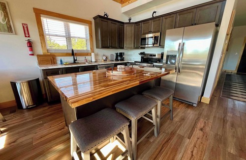 Rogers Cabin | Cozy Hollow | Private Pond | Hot Tub | Forest View | Private Fire Pit | 10 Min Drive to Natural Bridge State Park