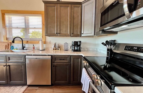 Rogers Cabin | Cozy Hollow | Private Pond | Hot Tub | Forest View | Private Fire Pit | 10 Min Drive to Natural Bridge State Park