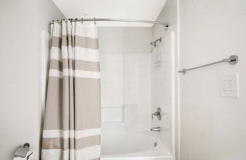 Hollywood Apartment | Cozy Hollywood 1BR w/ Gym + Pool near walk The Stars by Blueground