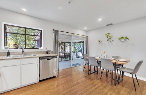 Cypress Gardens House | Cozy home 3 Bd 2 Bath sleeps 10 people 3 Minutes to Legoland .WiFi, central air.