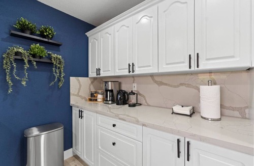 University Park House | Cozy Home 5B/2Bth Heated Pool