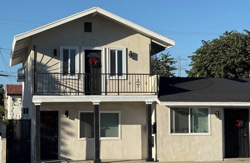 Paramount Apartment | Cozy Home Centrally Located near Beach Cities & Airport. South Bay Area