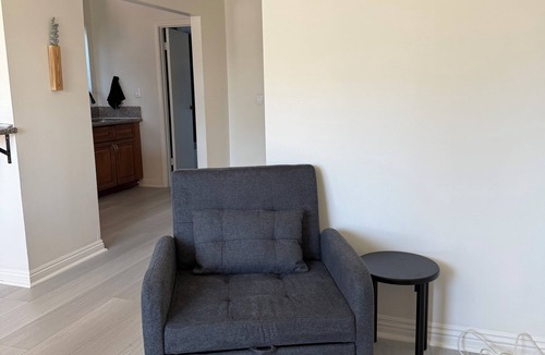 Paramount Apartment | Cozy Home Centrally Located near Beach Cities & Airport. South Bay Area
