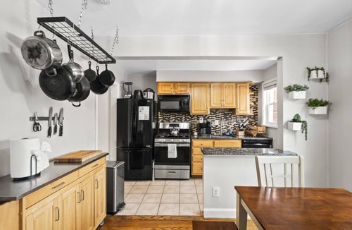 Northeast House | Cozy home Centrally located free parking sleeps 8