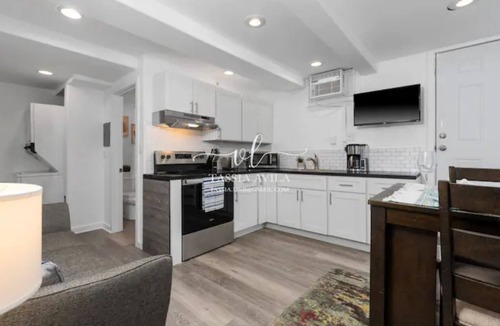 Kalihi Valley House | Cozy Home Downtown, 2 Bed 1 Bath - Free Parking