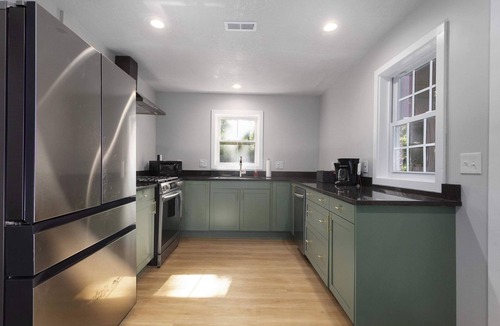 Waldron House | Cozy Home MAJOR INTERNATIONAL SPORTING EVENT WC 26 Ready! Sleeps 7 King Bed