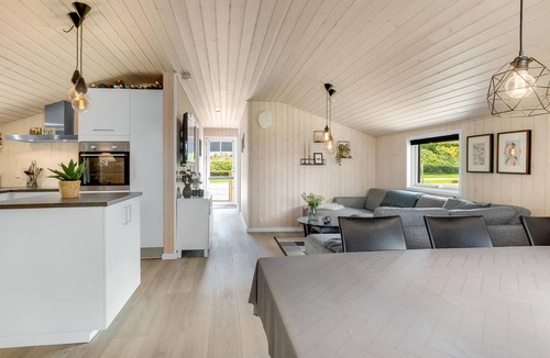Farvang House | Cozy home in Fårvang with WiFi