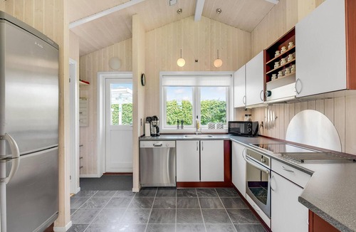 Diernæs Strandby House | Cozy home in Haderslev with kitchen