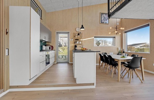 Fynshav House | Cozy home in Haderslev with kitchen