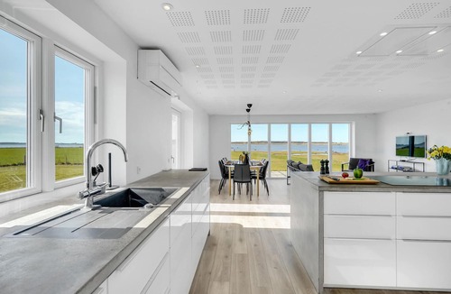 Lundby House | Cozy home in Lundby with house sea view